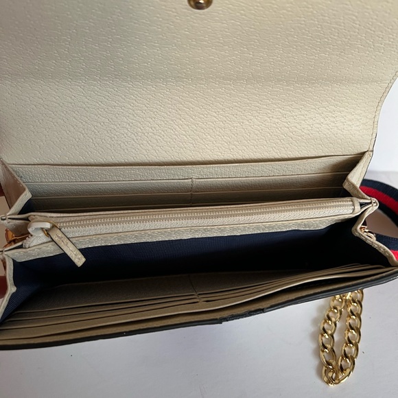 🌺Auth. Gucci crossbody wallet  WOC 🌺 - Picture 7 of 15